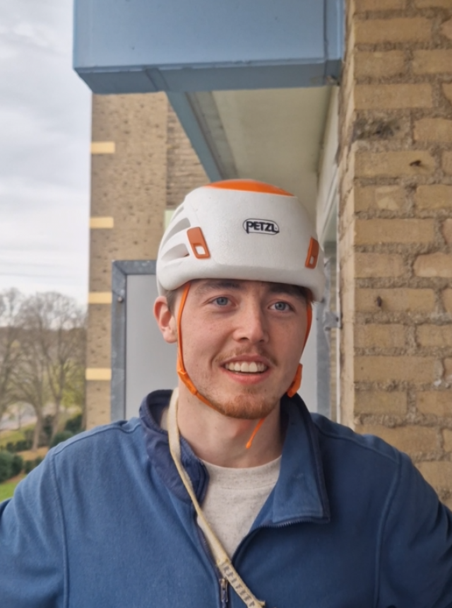 Timon Vos draagt Petzl Sirocco klimhelm